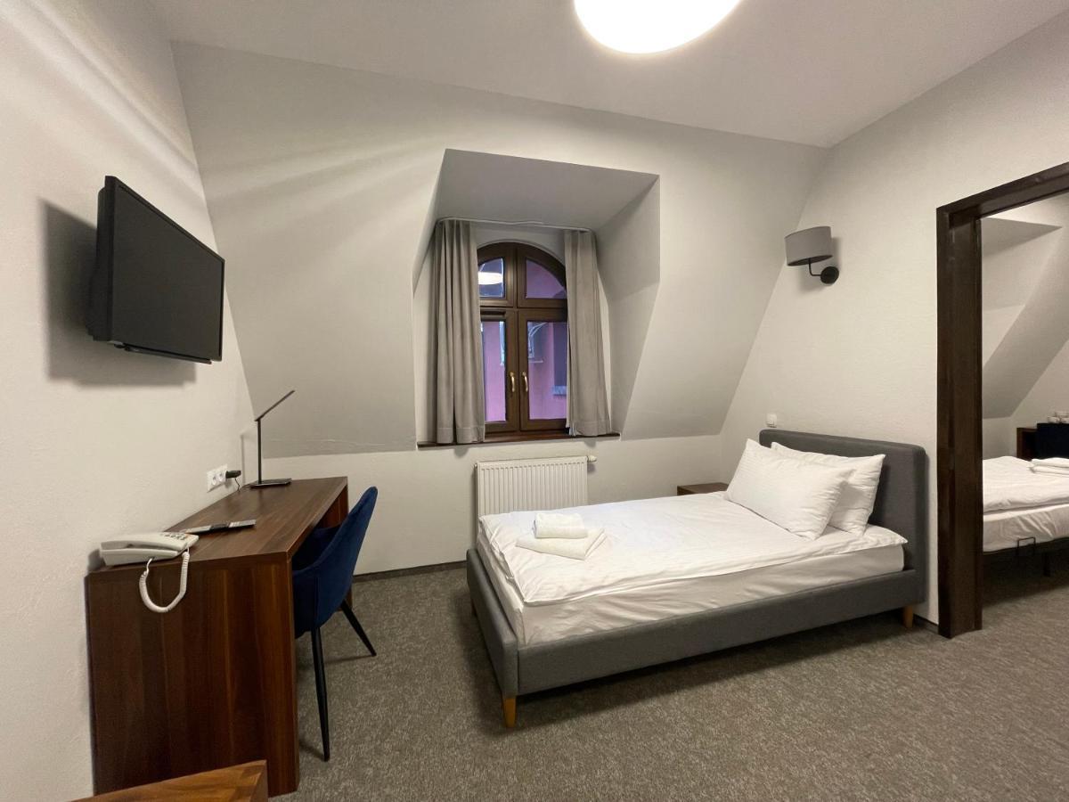 Hotel Red ออสตรอเวียตซ์ชเวียนตอกชิสกี ภายนอก รูปภาพ