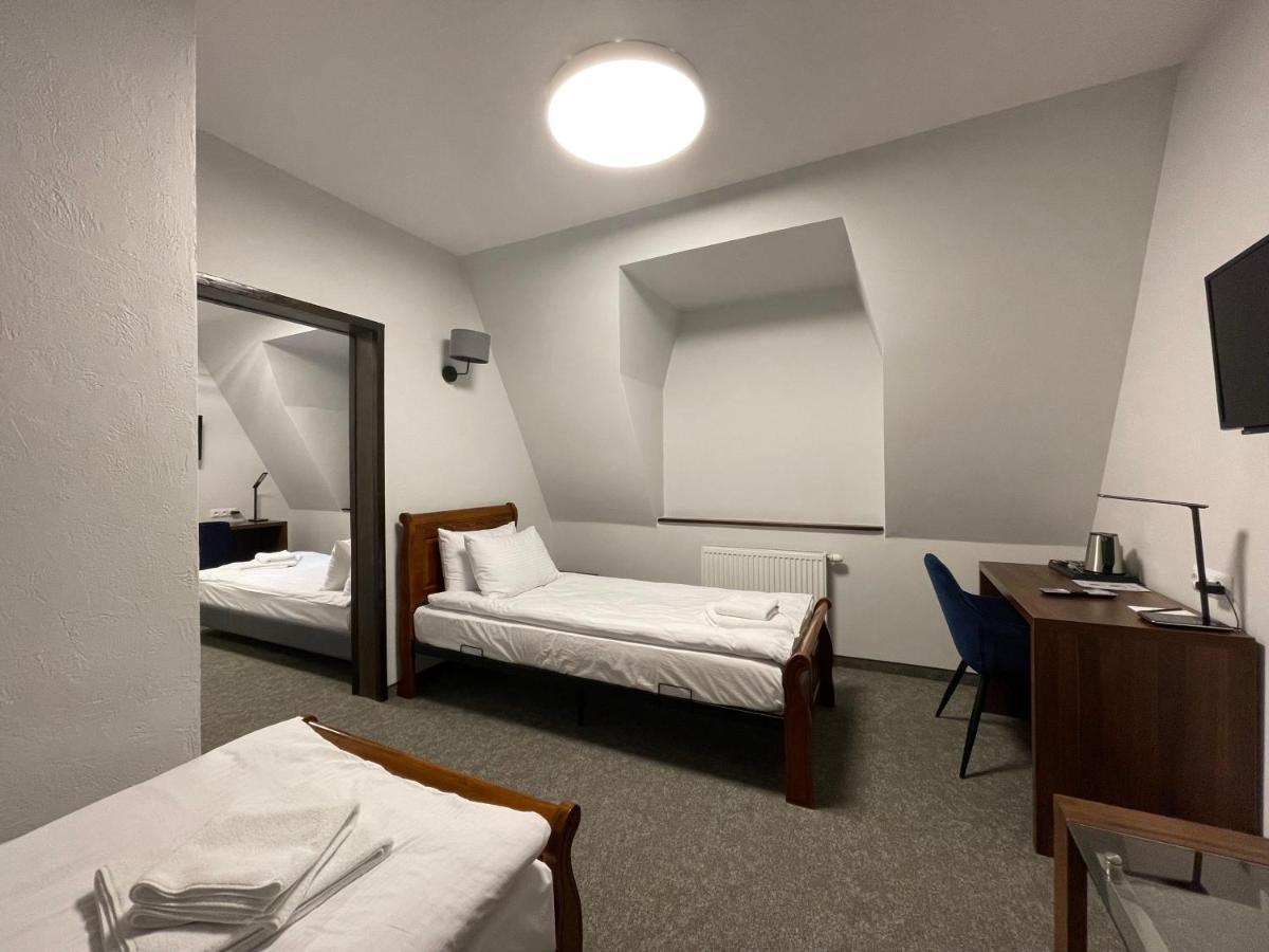 Hotel Red ออสตรอเวียตซ์ชเวียนตอกชิสกี ภายนอก รูปภาพ