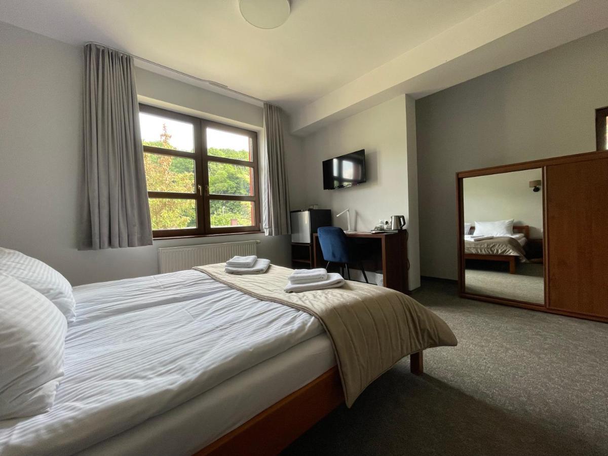 Hotel Red ออสตรอเวียตซ์ชเวียนตอกชิสกี ภายนอก รูปภาพ